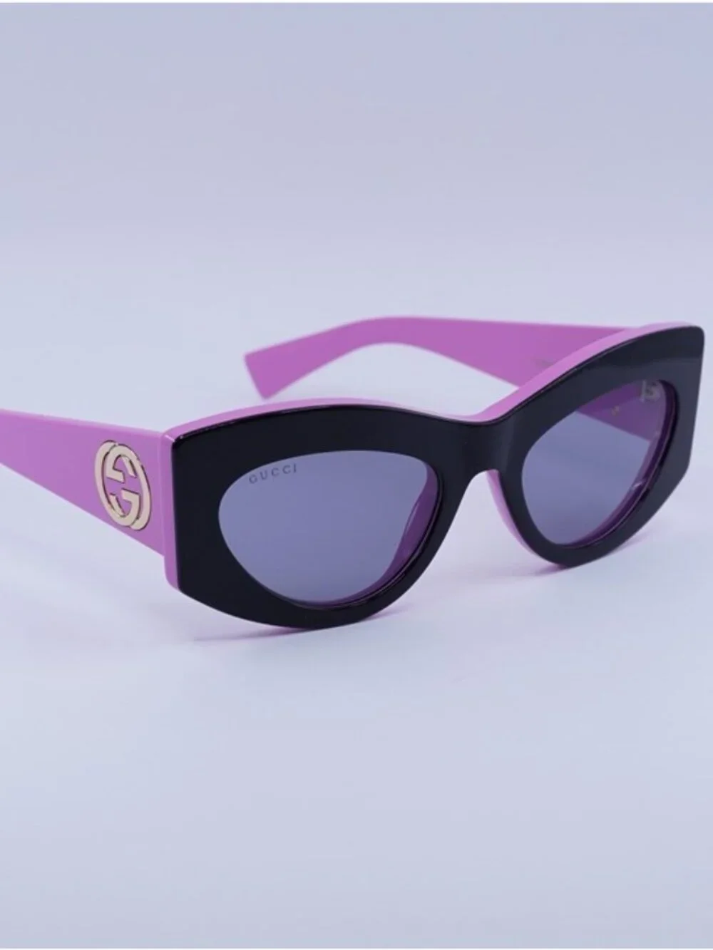 Gucci GG1843S 005 Sunglasses Shiny Black/Fuchsia Cat Eye Frame, Grey Lenses